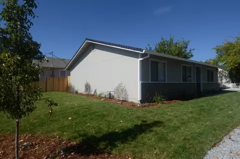 1668 Jay St, Redding, CA 96001 photo 3