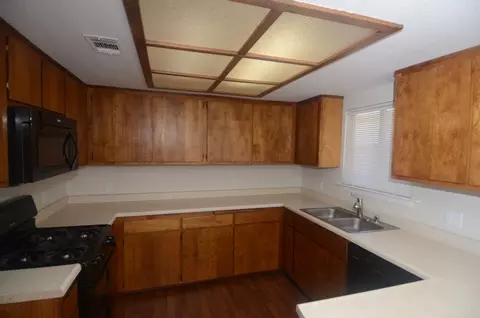 1668 Jay St, Redding, CA 96001 photo 4