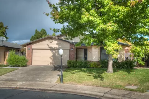 552 Monet Walk, Redding, CA 96001 photo 2
