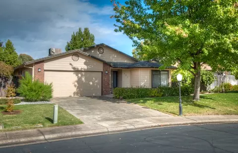 552 Monet Walk, Redding, CA 96001 photo 1