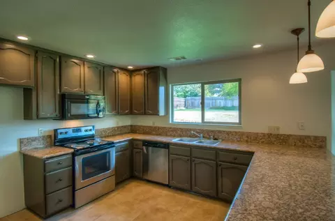 11523 Norton Ln, Redding, CA 96003 photo 4