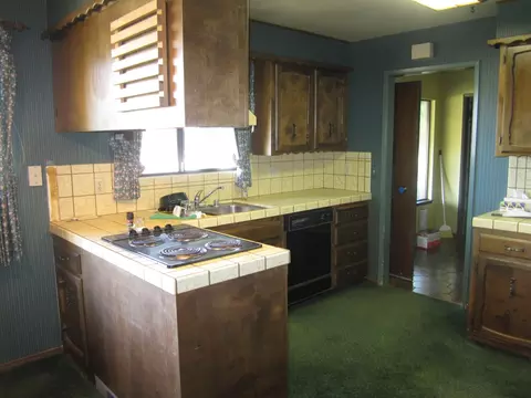 6858 Granada Dr, Redding, CA 96002 photo 4