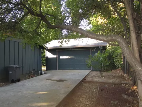 6858 Granada Dr, Redding, CA 96002 photo 2