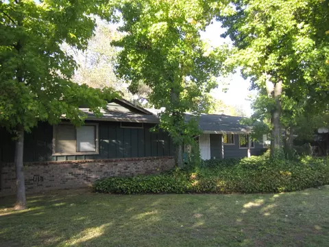 6858 Granada Dr, Redding, CA 96002 photo 3