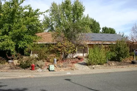 336 Rosewood Dr, Redding, CA 96003 photo 1