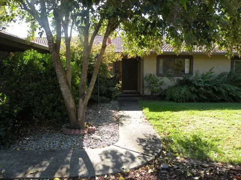 3615 Riverview Dr, Redding, CA 96001 photo 3