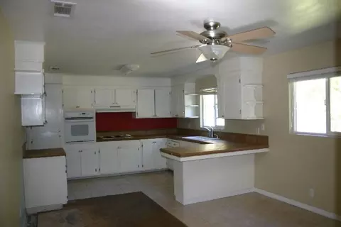 3538 Sacramento Dr, Redding, CA 96001 photo 4