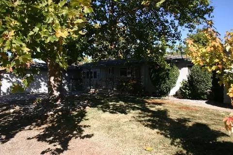 3538 Sacramento Dr, Redding, CA 96001 photo 1
