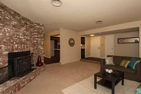 5063 Surrey Dr, Redding, CA 96002 photo 2