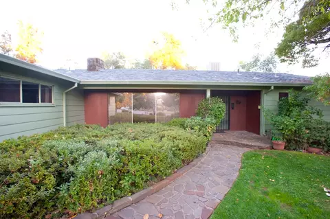 1025 Redbud Dr, Redding, CA 96001 photo 2