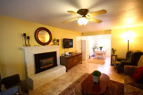 1199 Riviera Dr, Redding, CA 96001 photo 4