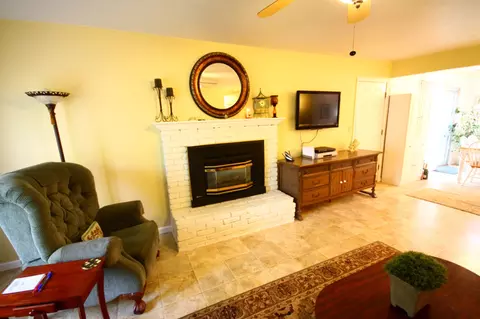 1199 Riviera Dr, Redding, CA 96001 photo 3