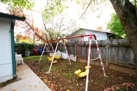 1199 Riviera Dr, Redding, CA 96001 photo 13