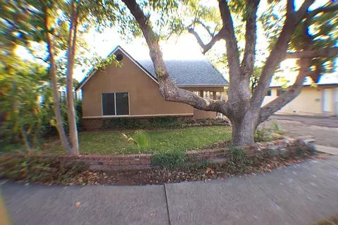 1569 Willis St, Redding, CA 96001 photo 4