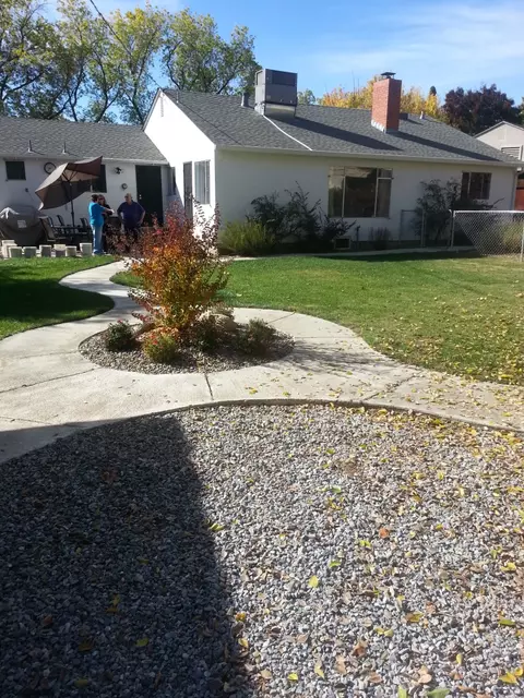 2165 Canal Dr, Redding, CA 96003 photo 1
