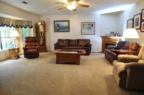 1710 Sterling Dr, Redding, CA 96003 photo 4