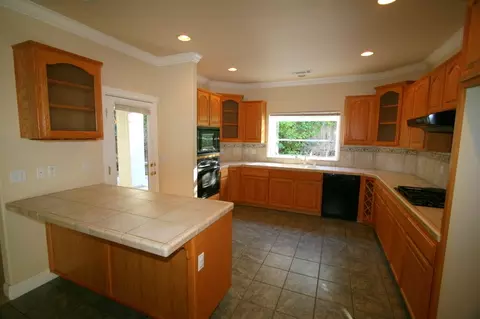 2279 Wicklow St, Redding, CA 96001 photo 5