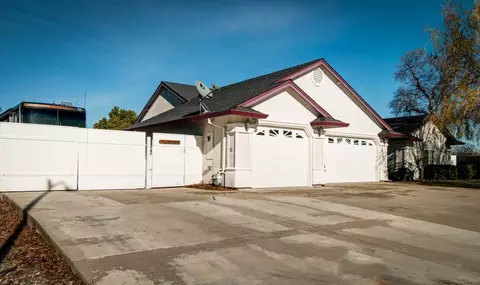 19240 Hollow Ln, Redding, CA 96003 photo 2