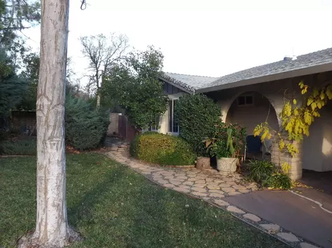 3861 Oro St, Redding, CA 96001 photo 1