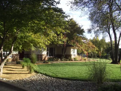4643 Saratoga Dr, Redding, CA 96002 photo 2