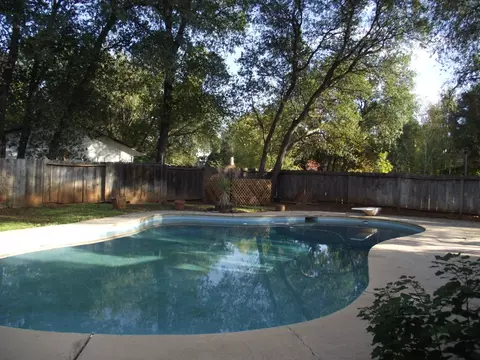 4643 Saratoga Dr, Redding, CA 96002 photo 3