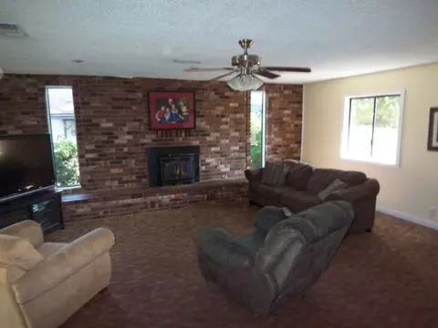 1140 Harpole, Redding, CA 96002 photo 4