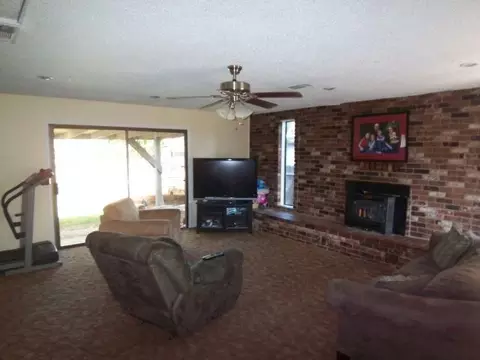 1140 Harpole, Redding, CA 96002 photo 3