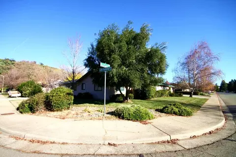 2488 Harlan Dr, Redding, CA 96003 photo 4