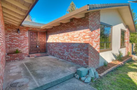 532 Royal Oaks Dr, Redding, CA 96001 photo 3