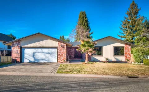 532 Royal Oaks Dr, Redding, CA 96001 photo 1