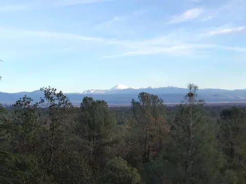 13895 Shangrila Dr, Redding, CA 96003 photo 2