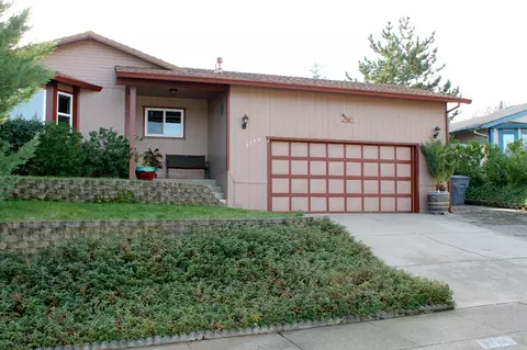 3743 Lake Forest Dr, Redding, CA 96003 photo 2