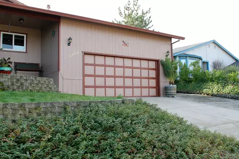 3743 Lake Forest Dr, Redding, CA 96003 photo 4