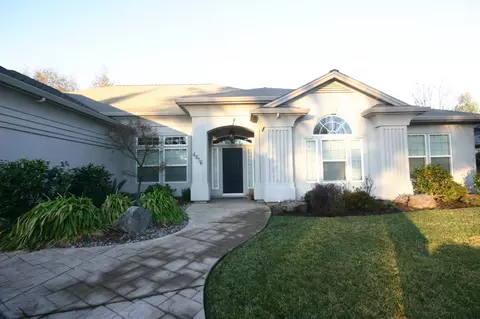 4816 St Charles Dr, Redding, CA 96002 photo 2