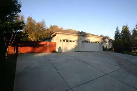 4816 St Charles Dr, Redding, CA 96002 photo 4
