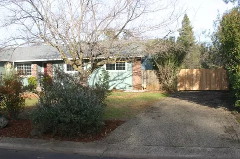 7093 Granada Dr, Redding, CA 96002 photo 2