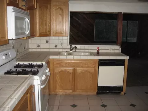 1473 Riviera Dr, Redding, CA 96001 photo 3