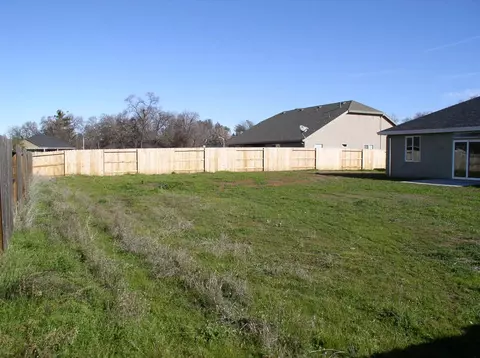 6568 Capitola Pl, Redding, CA 96001 photo 5