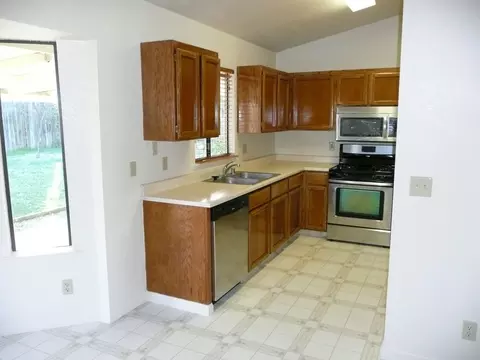 823 Springer Dr, Redding, CA 96003 photo 2