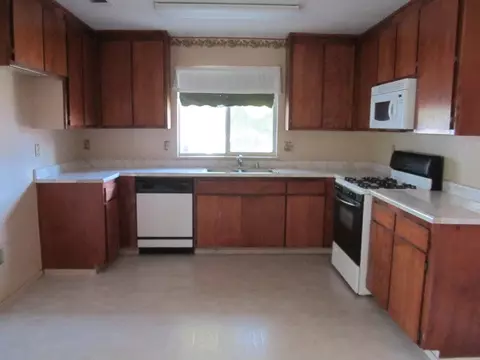 4514 Kayla Dr, Redding, CA 96002 photo 2