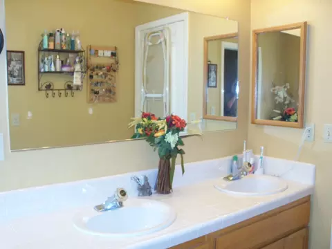 516 Olympic St, Redding, CA 96003 photo 10