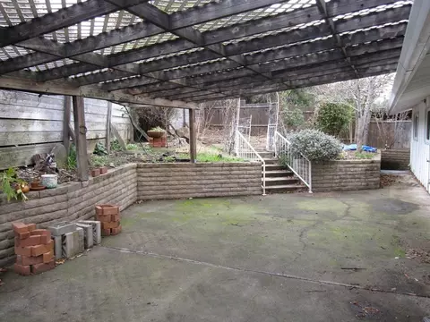 2240 Oak Ridge Dr, Redding, CA 96001 photo 3