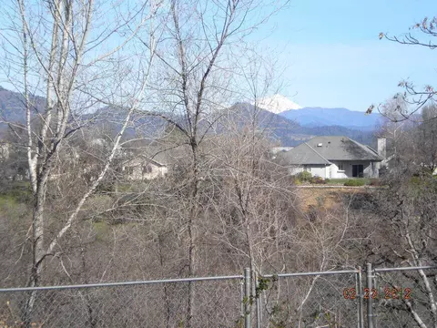 5820 Sierra Dr, Redding, CA 96003 photo 3