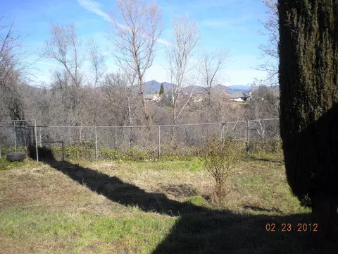 5820 Sierra Dr, Redding, CA 96003 photo 2
