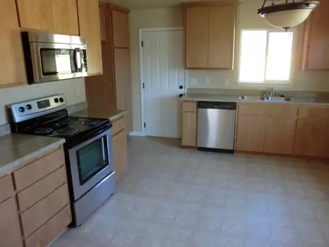 2702 Oxford Rd, Redding, CA 96002 photo 2