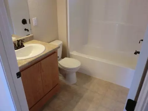 2702 Oxford Rd, Redding, CA 96002 photo 4