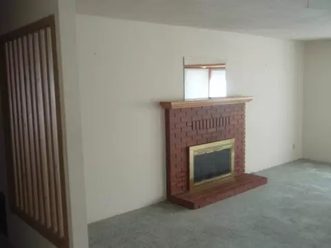 1949 Sycamore Dr, Redding, CA 96001 photo 2