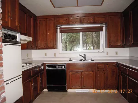 15894 Ganim Ln, Redding, CA 96001 photo 2