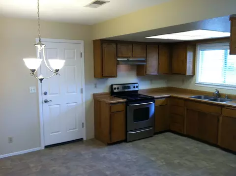 2736 Jasmine Way, Redding, CA 96002 photo 3