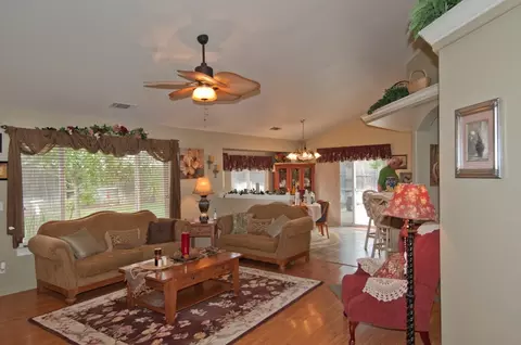 844 Paramount Way, Redding, CA 96003 photo 7